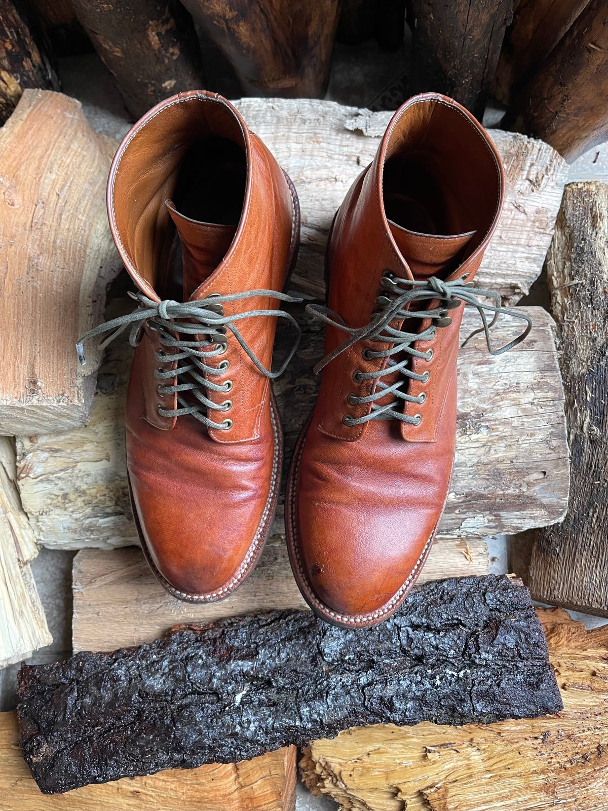 Photo by Btins on April 5, 2024 of the Grant Stone Edward Boot in Incas Rust Kangaroo.