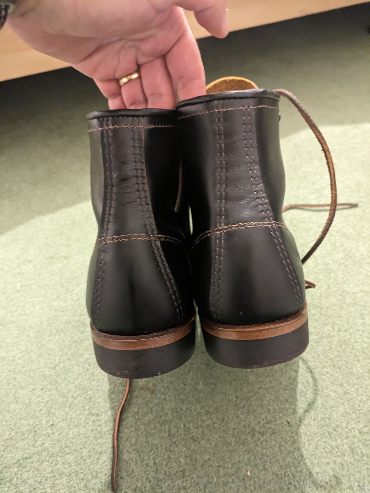 Photo by mvilla on November 8, 2023 of the Red Wing Beckman Flatbox in S.B. Foot Black Klondike.