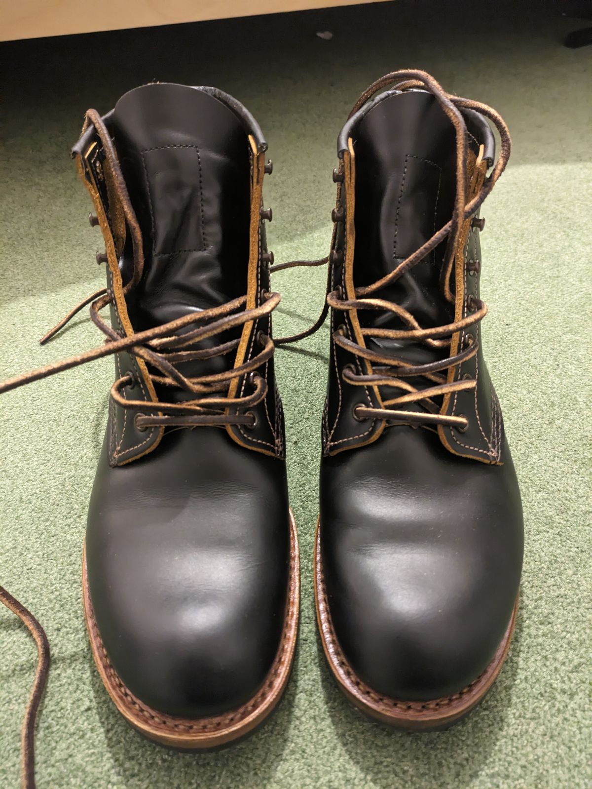 Photo by mvilla on November 8, 2023 of the Red Wing Beckman Flatbox in S.B. Foot Black Klondike.