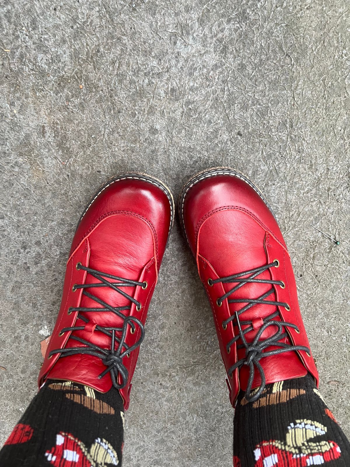Photo by fen.hound on October 2, 2023 of the Josef Seibel Priscilla 01 Red in Unknown Leather.