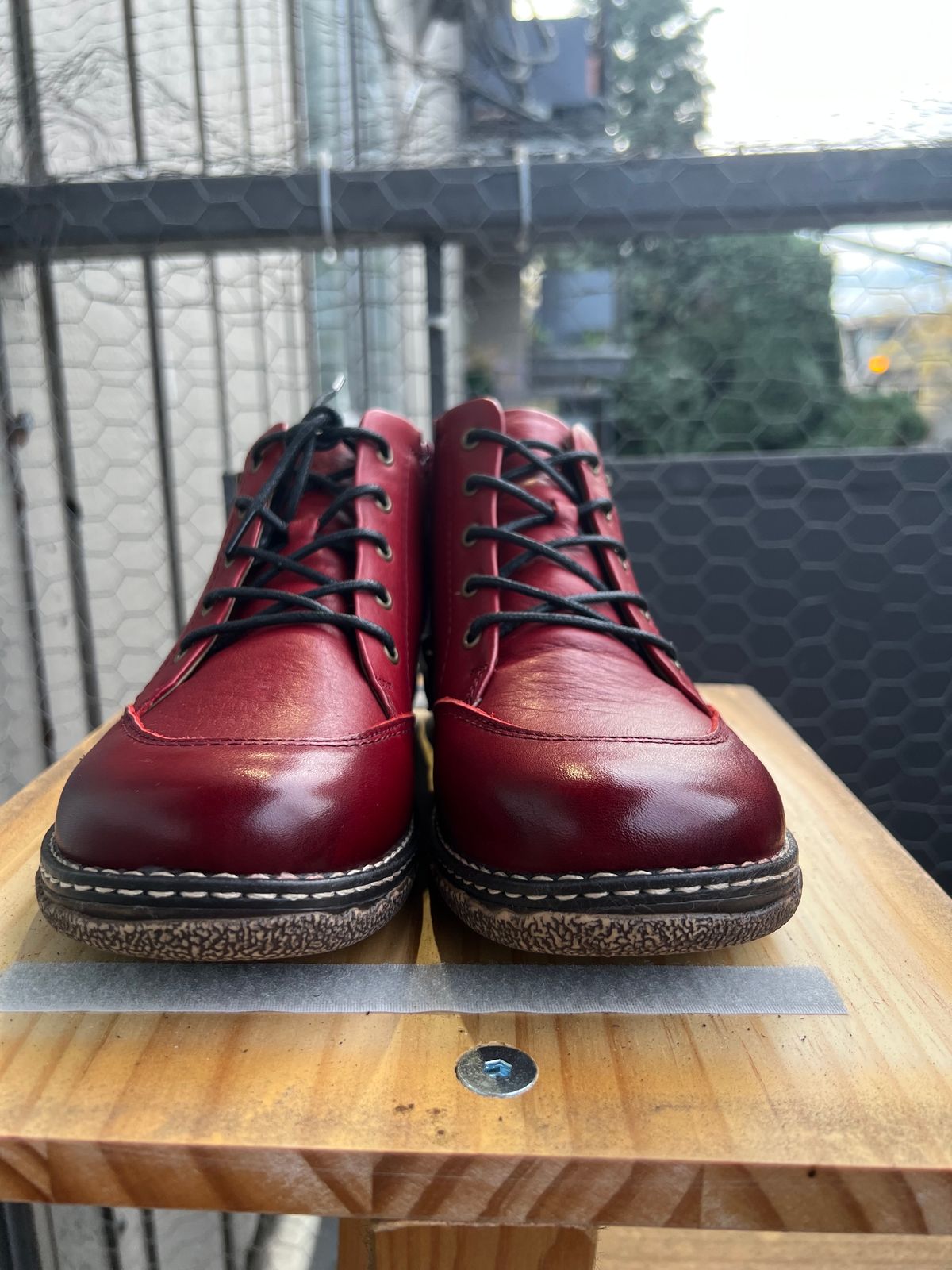 Photo by fen.hound on October 2, 2023 of the Josef Seibel Priscilla 01 Red in Unknown Leather.