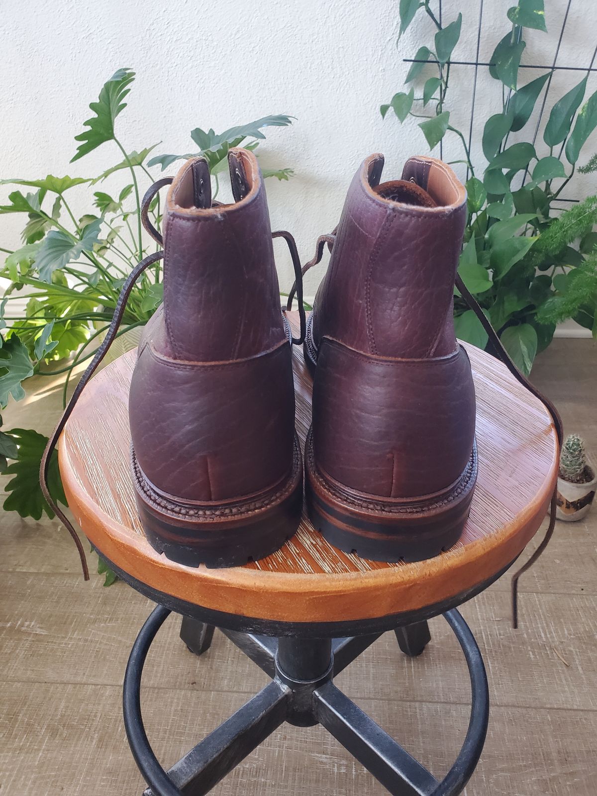 Photo by ma on October 6, 2023 of the Grant Stone Diesel Boot in Seidel Walnut Bison.