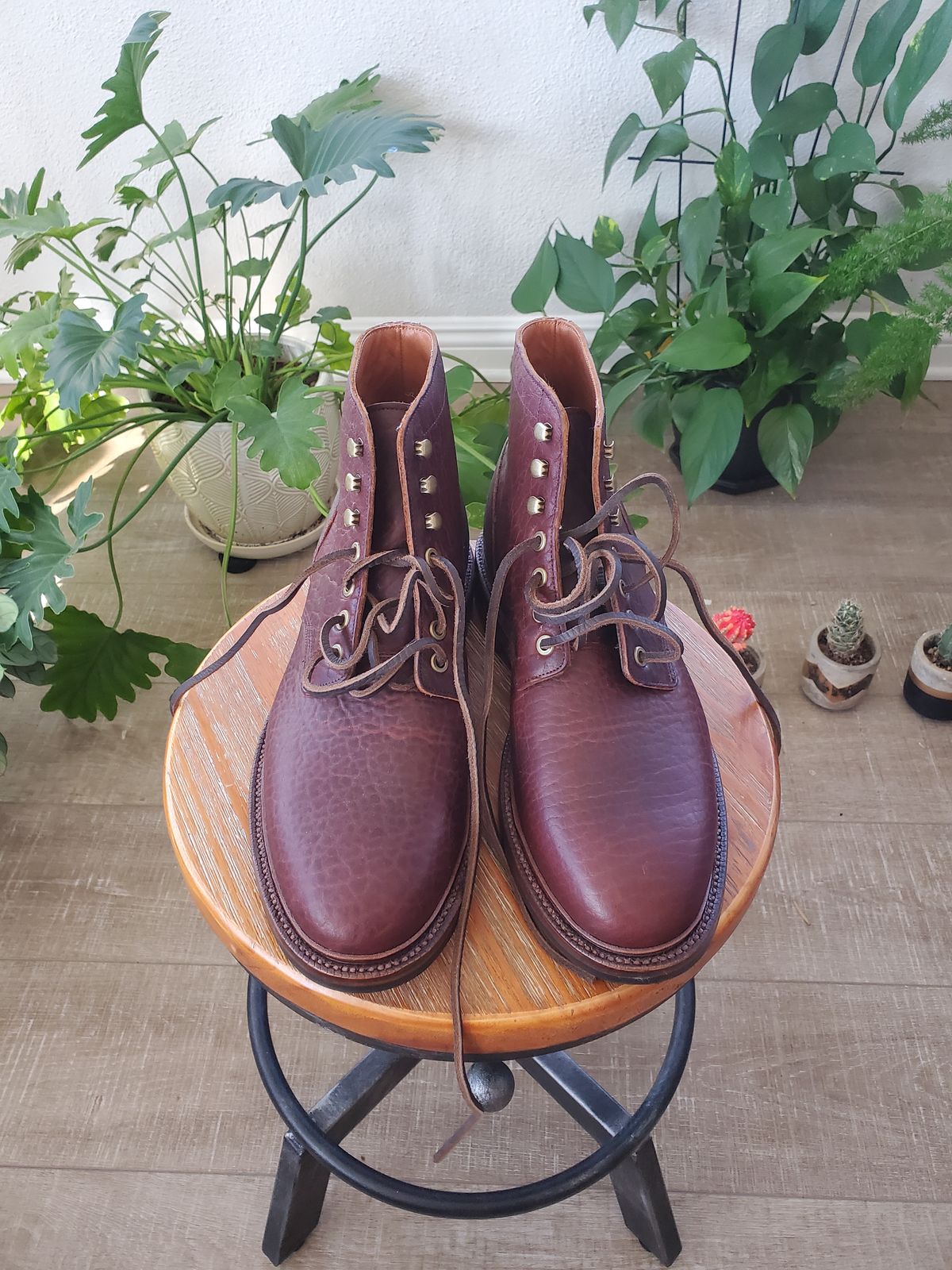 Photo by ma on October 6, 2023 of the Grant Stone Diesel Boot in Seidel Walnut Bison.