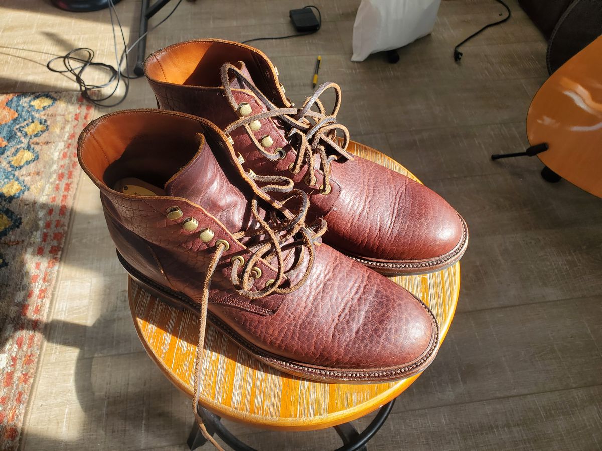Photo by ma on December 3, 2023 of the Grant Stone Diesel Boot in Seidel Walnut Bison.