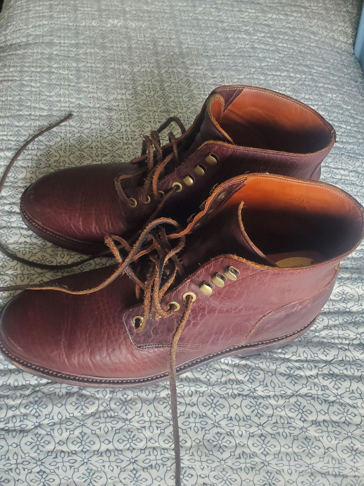 Photo by ma on February 3, 2024 of the Grant Stone Diesel Boot in Seidel Walnut Bison.