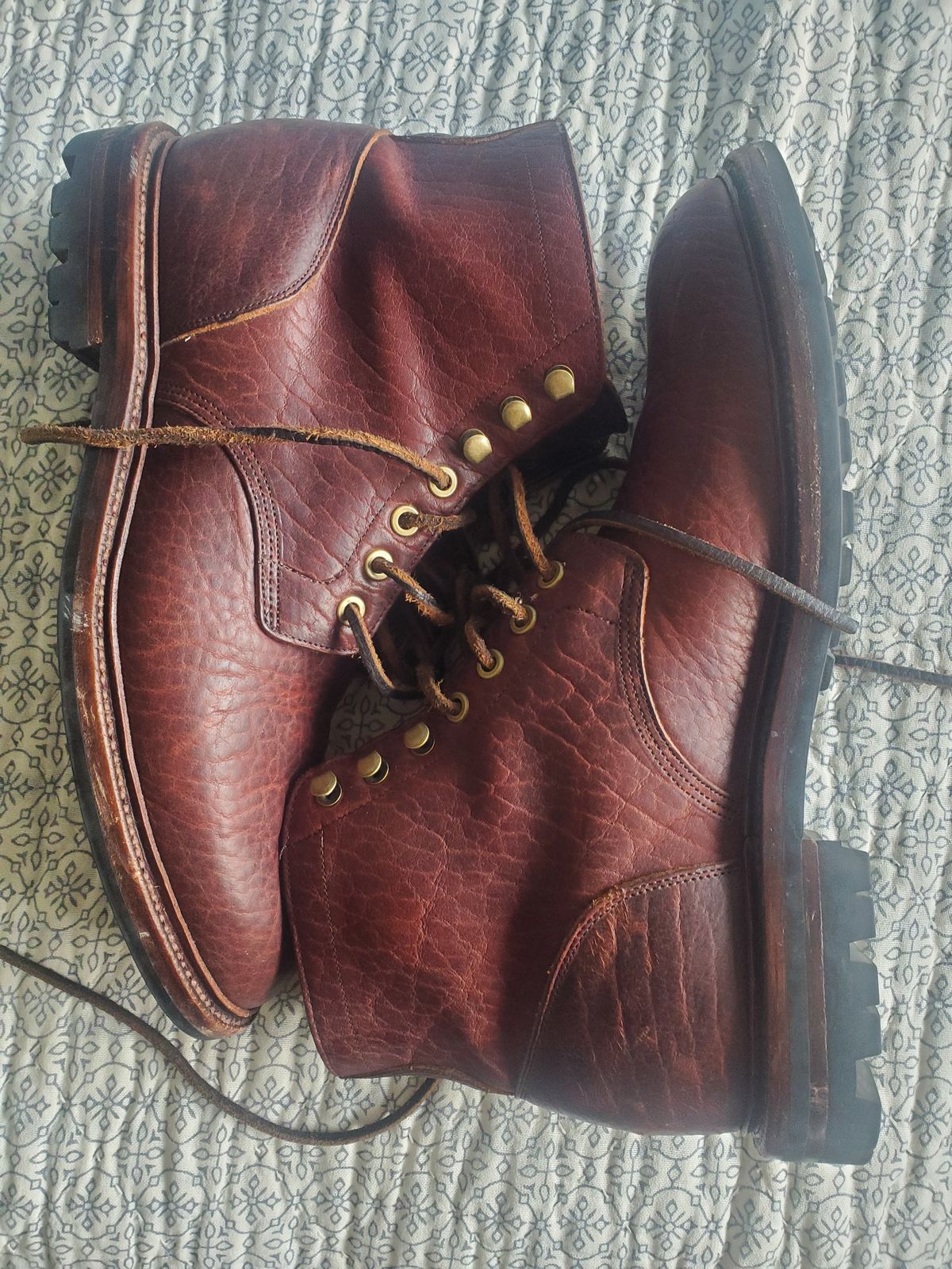 Photo by ma on February 3, 2024 of the Grant Stone Diesel Boot in Seidel Walnut Bison.