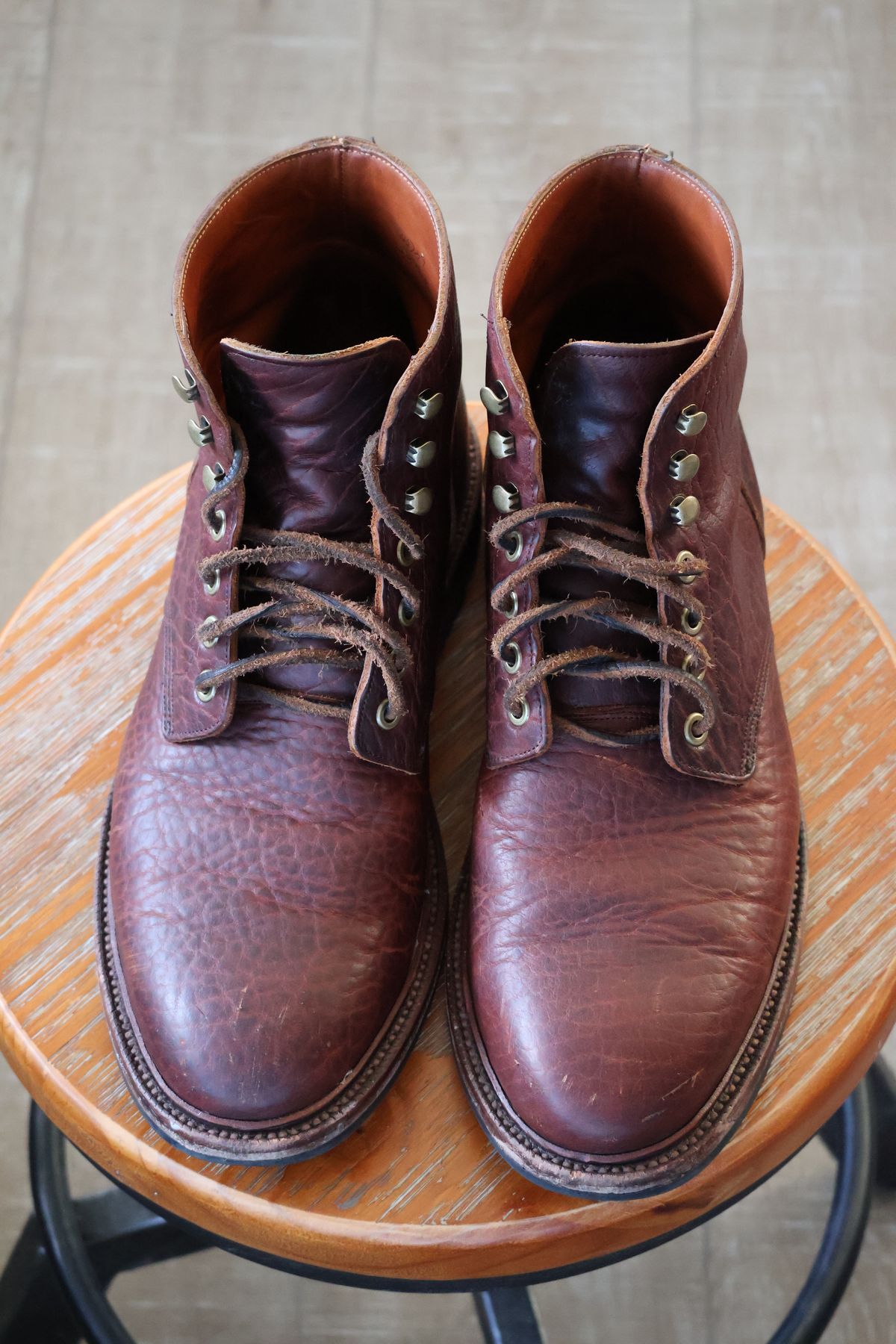 Photo by ma on April 4, 2024 of the Grant Stone Diesel Boot in Seidel Walnut Bison.