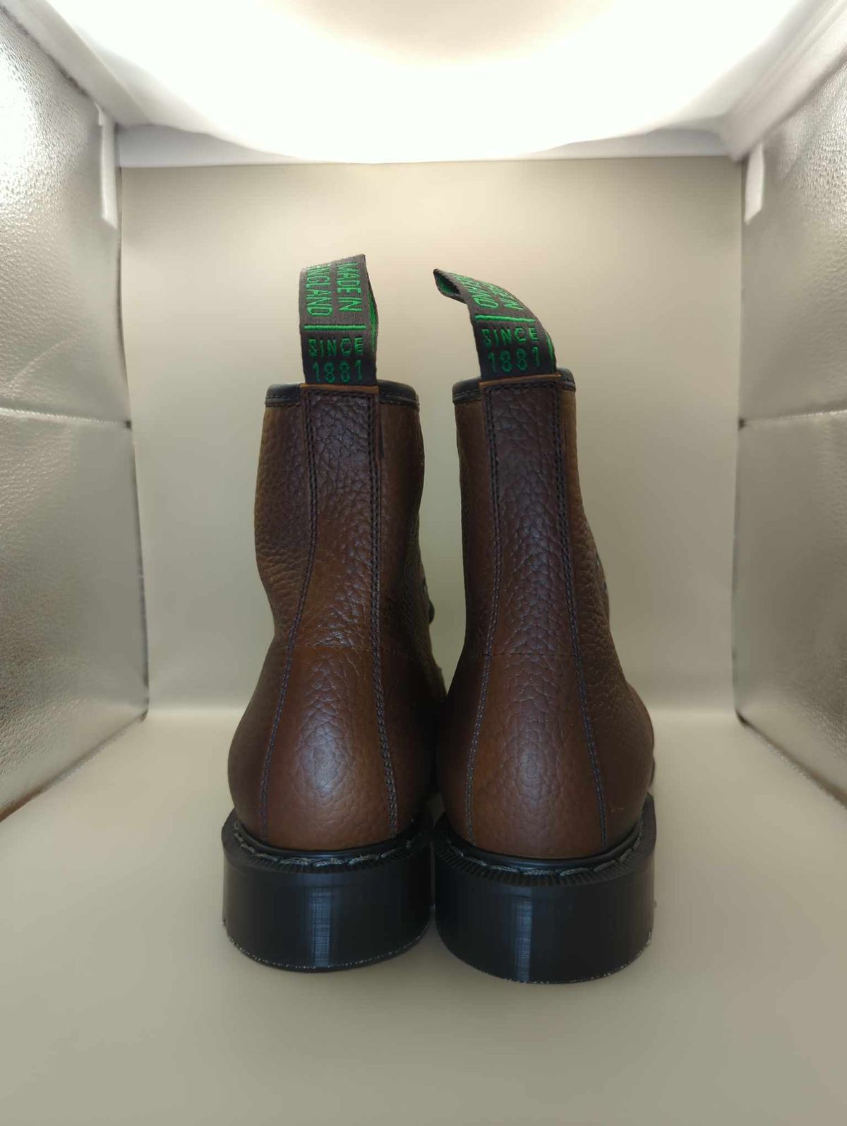 Photo by sadcat1991 on October 3, 2023 of the Solovair 8 Eye Derby Boot in Gaucho Brown Grain.