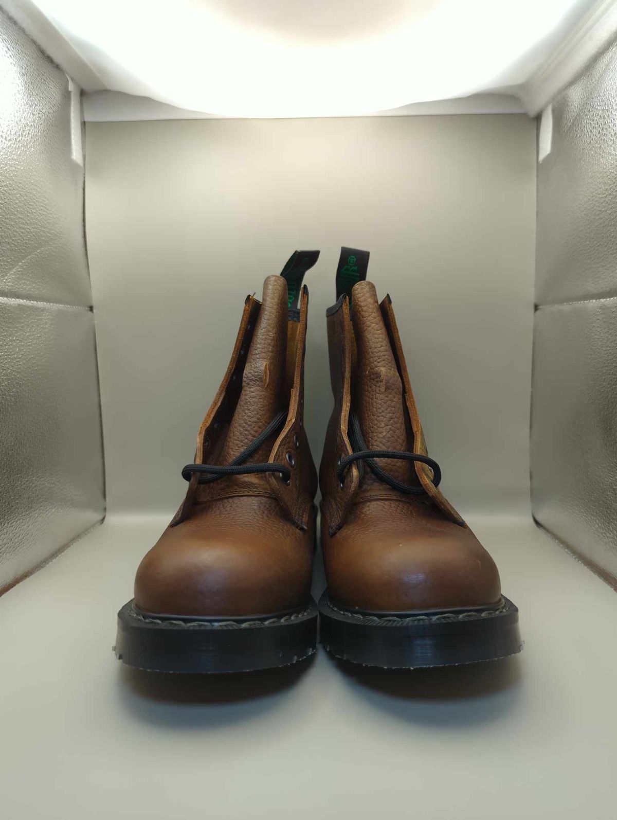 Photo by sadcat1991 on October 3, 2023 of the Solovair 8 Eye Derby Boot in Gaucho Brown Grain.
