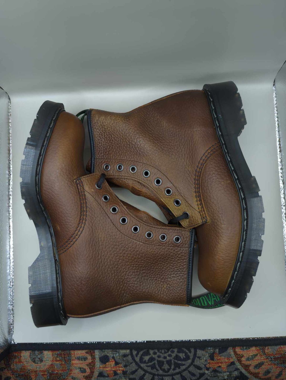 Photo by sadcat1991 on October 3, 2023 of the Solovair 8 Eye Derby Boot in Gaucho Brown Grain.