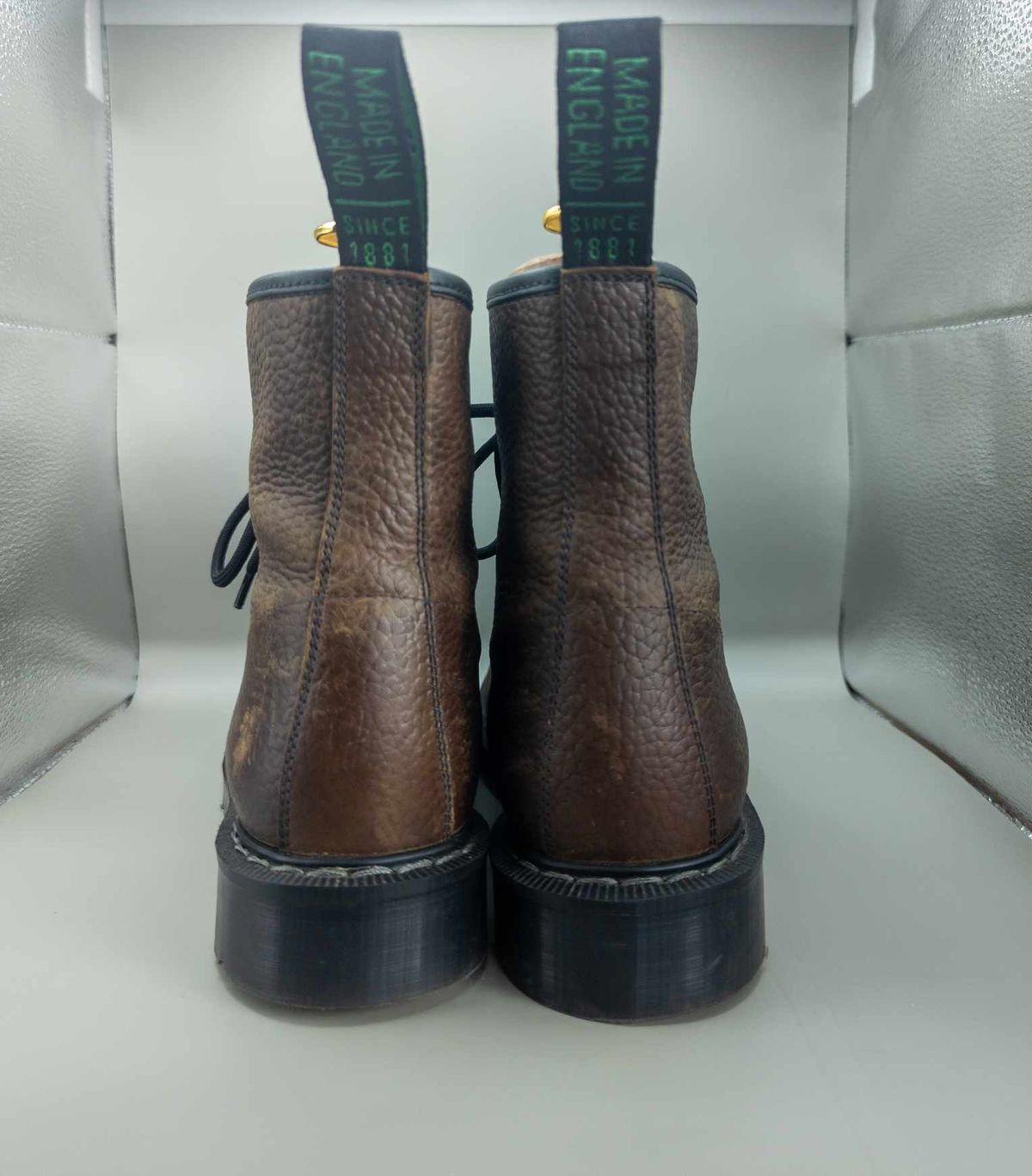 Photo by sadcat1991 on November 6, 2023 of the Solovair 8 Eye Derby Boot in Gaucho Brown Grain.
