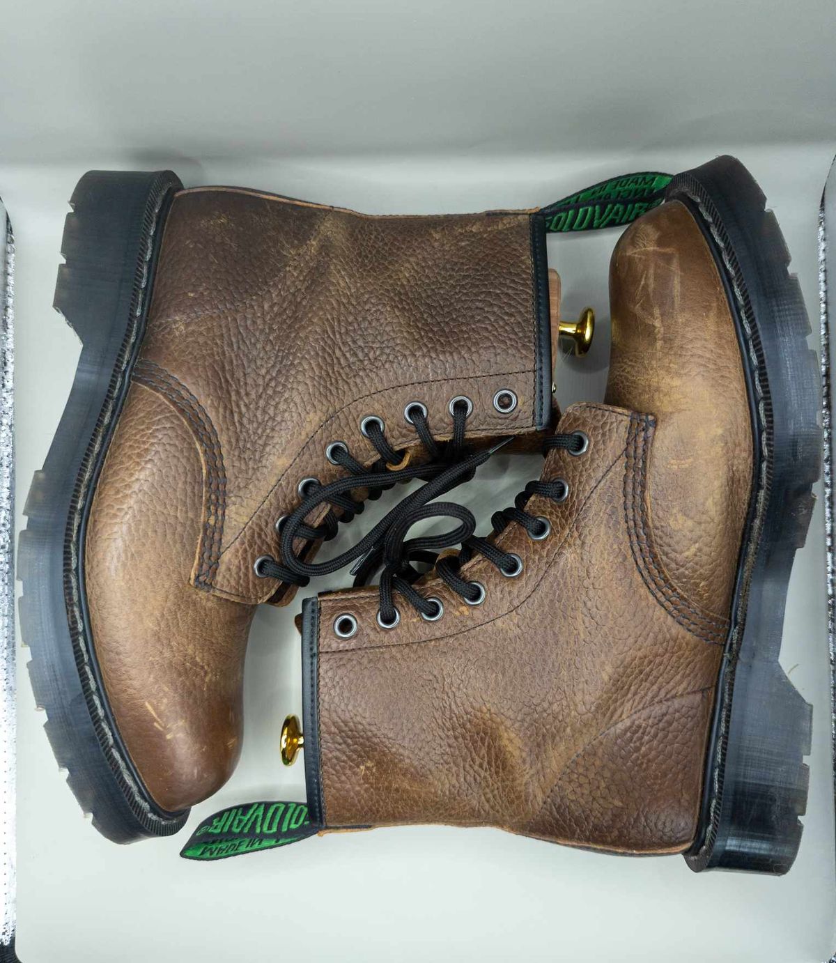 Photo by sadcat1991 on November 6, 2023 of the Solovair 8 Eye Derby Boot in Gaucho Brown Grain.