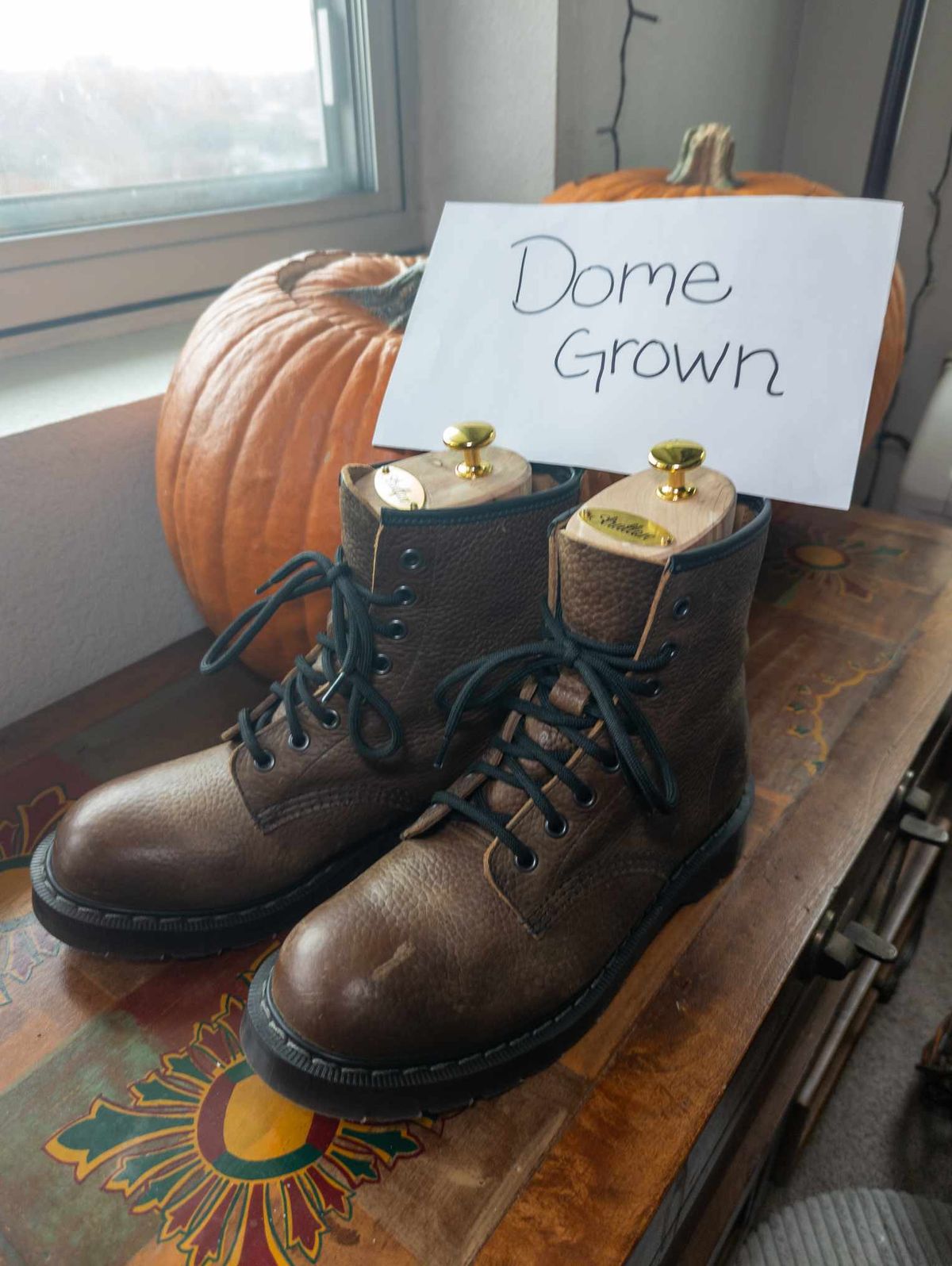 Photo by sadcat1991 on November 6, 2023 of the Solovair 8 Eye Derby Boot in Gaucho Brown Grain.