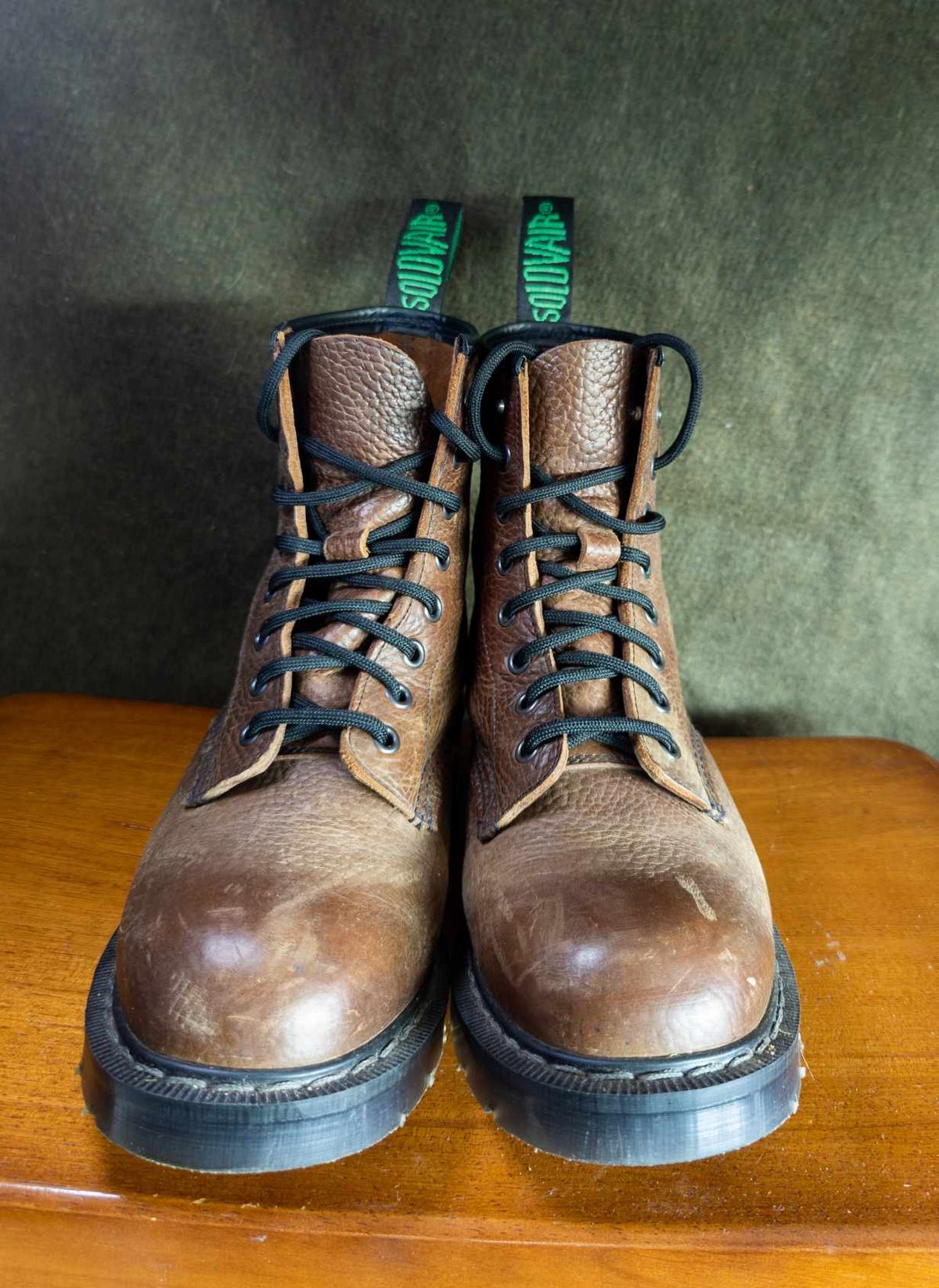 Photo by sadcat1991 on December 5, 2023 of the Solovair 8 Eye Derby Boot in Gaucho Brown Grain.