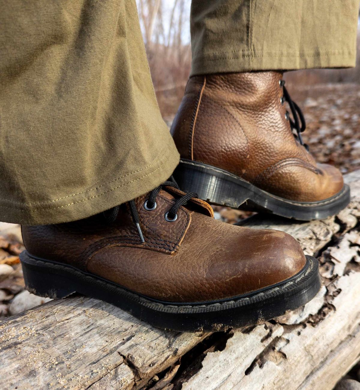 Photo by sadcat1991 on January 4, 2024 of the Solovair 8 Eye Derby Boot in Gaucho Brown Grain.