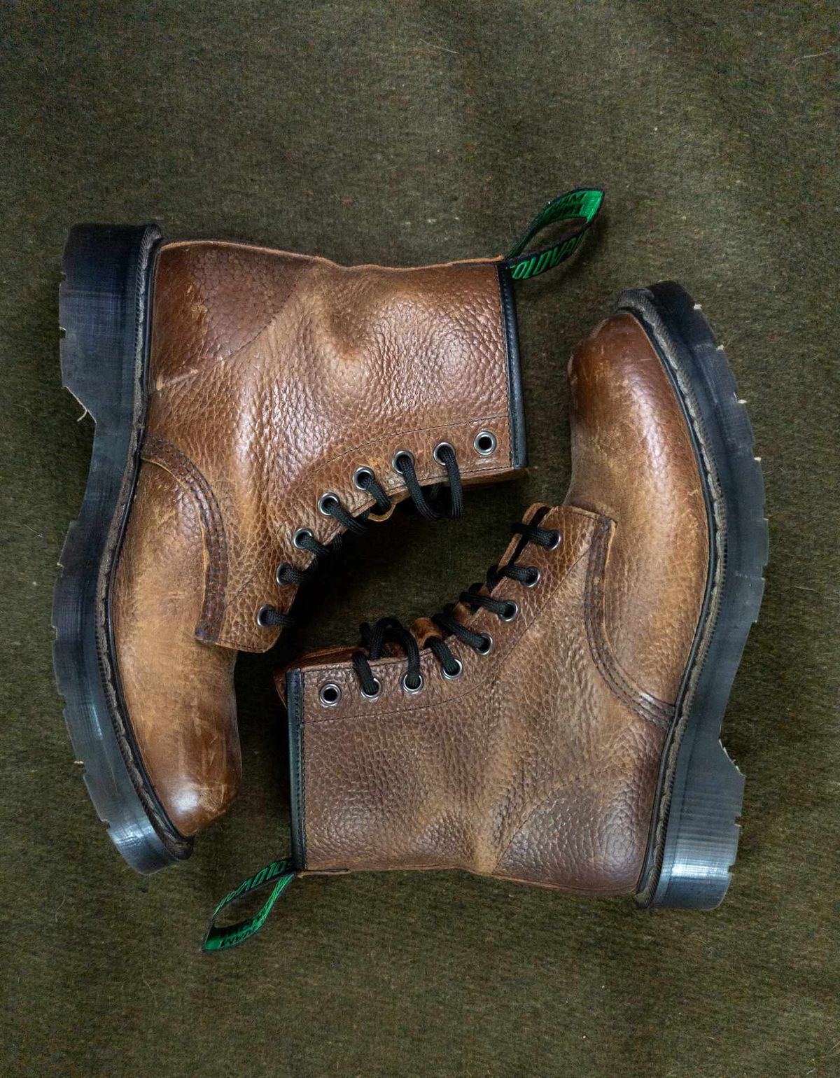 Photo by sadcat1991 on January 4, 2024 of the Solovair 8 Eye Derby Boot in Gaucho Brown Grain.