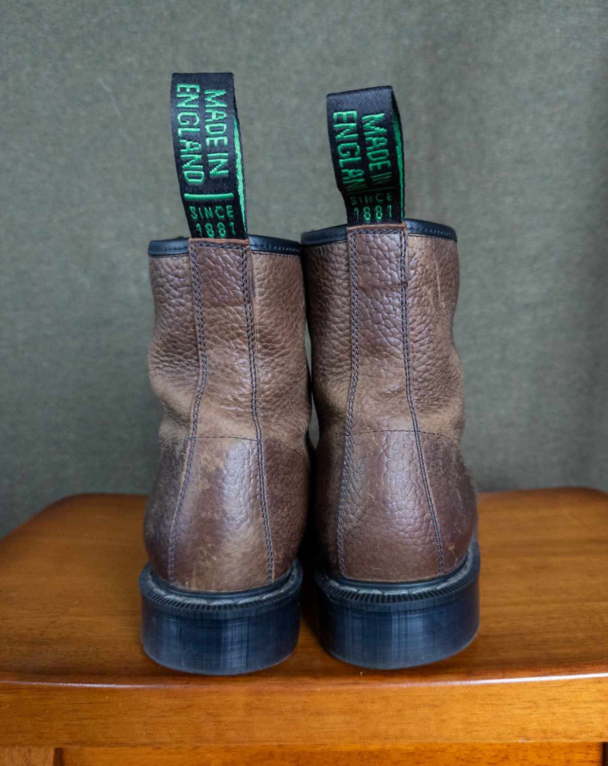 Photo by sadcat1991 on March 5, 2024 of the Solovair 8 Eye Derby Boot in Gaucho Brown Grain.