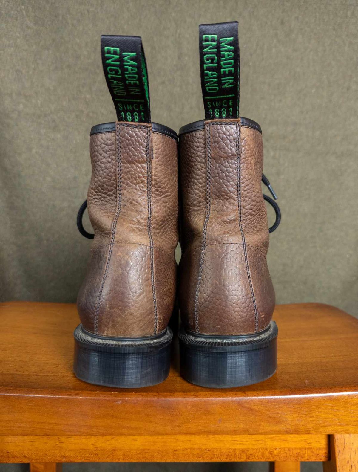 Photo by sadcat1991 on April 5, 2024 of the Solovair 8 Eye Derby Boot in Gaucho Brown Grain.