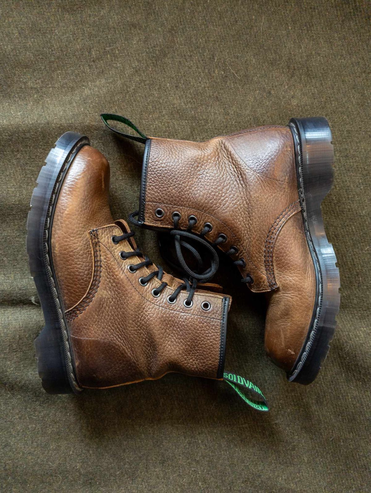 Photo by sadcat1991 on April 5, 2024 of the Solovair 8 Eye Derby Boot in Gaucho Brown Grain.