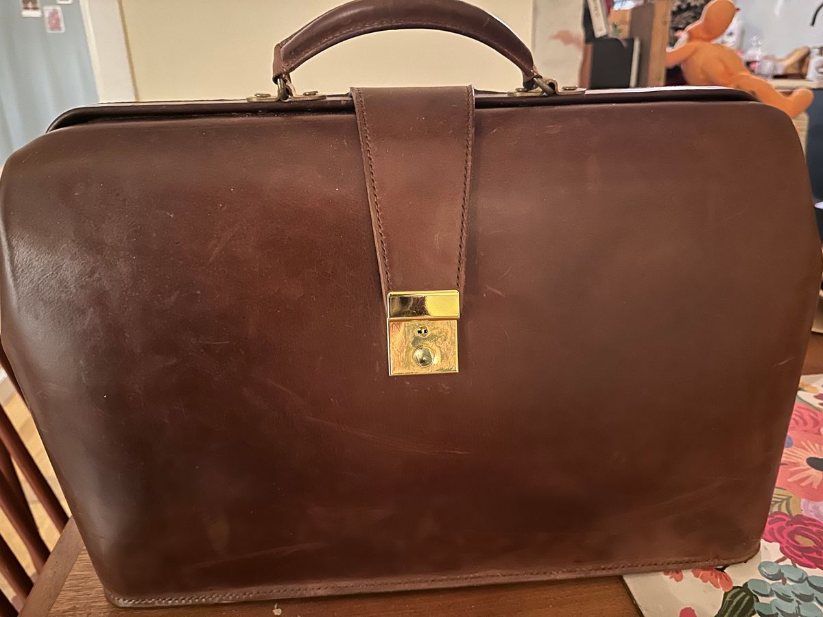 Photo by martining on January 5, 2026 of the Renav BRC - 01 in Redbrown Indonesian Cowhide.