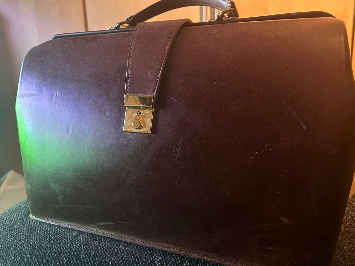 Photo by martining on February 5, 2026 of the Renav BRC - 01 in Redbrown Indonesian Cowhide.