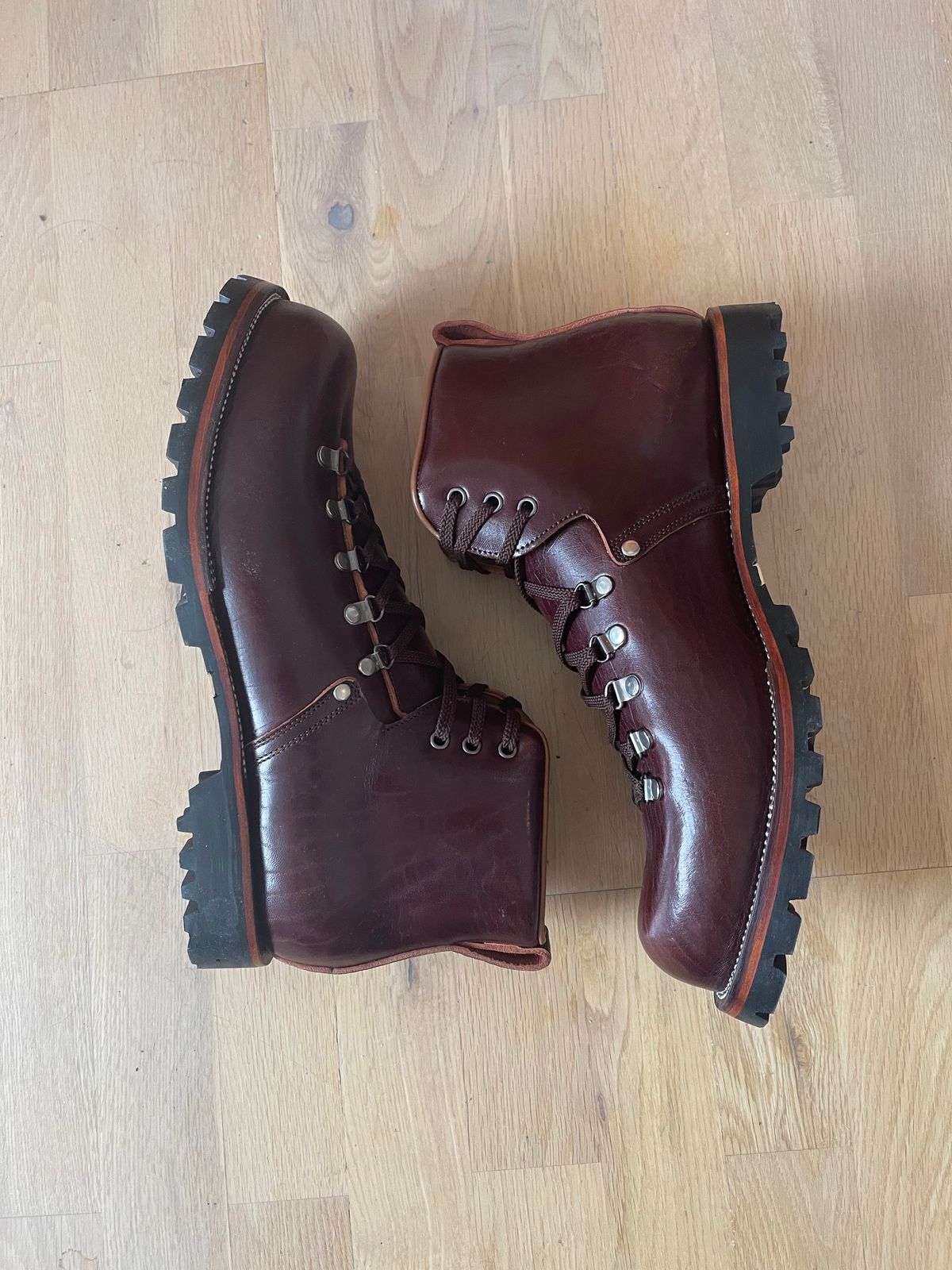 Photo by martining on October 1, 2023 of the Renav HKB - 2415 in Shinki Burgundy Oiled Horsebutt.