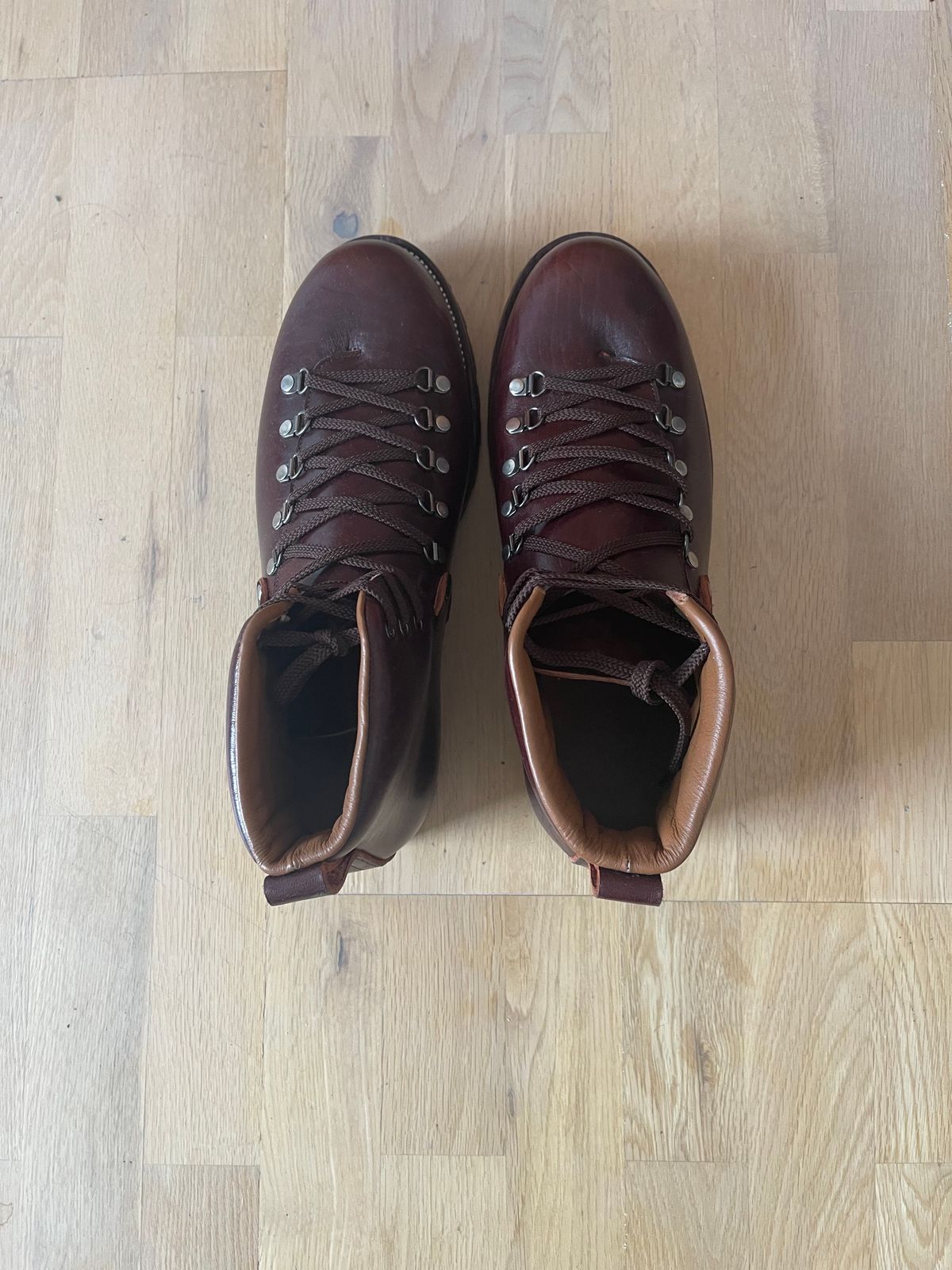 Photo by martining on October 1, 2023 of the Renav HKB - 2415 in Shinki Burgundy Oiled Horsebutt.