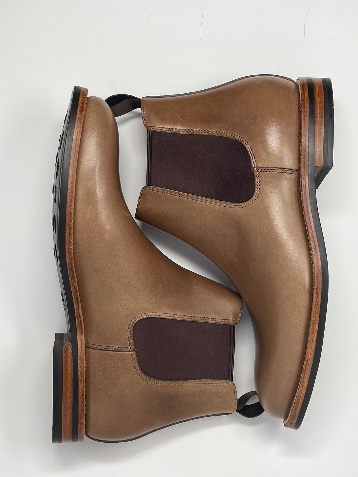 Photo by GeneParmPrivateEye on October 1, 2022 of the Grant Stone Chelsea Boot in Horween Natural Chromexcel.