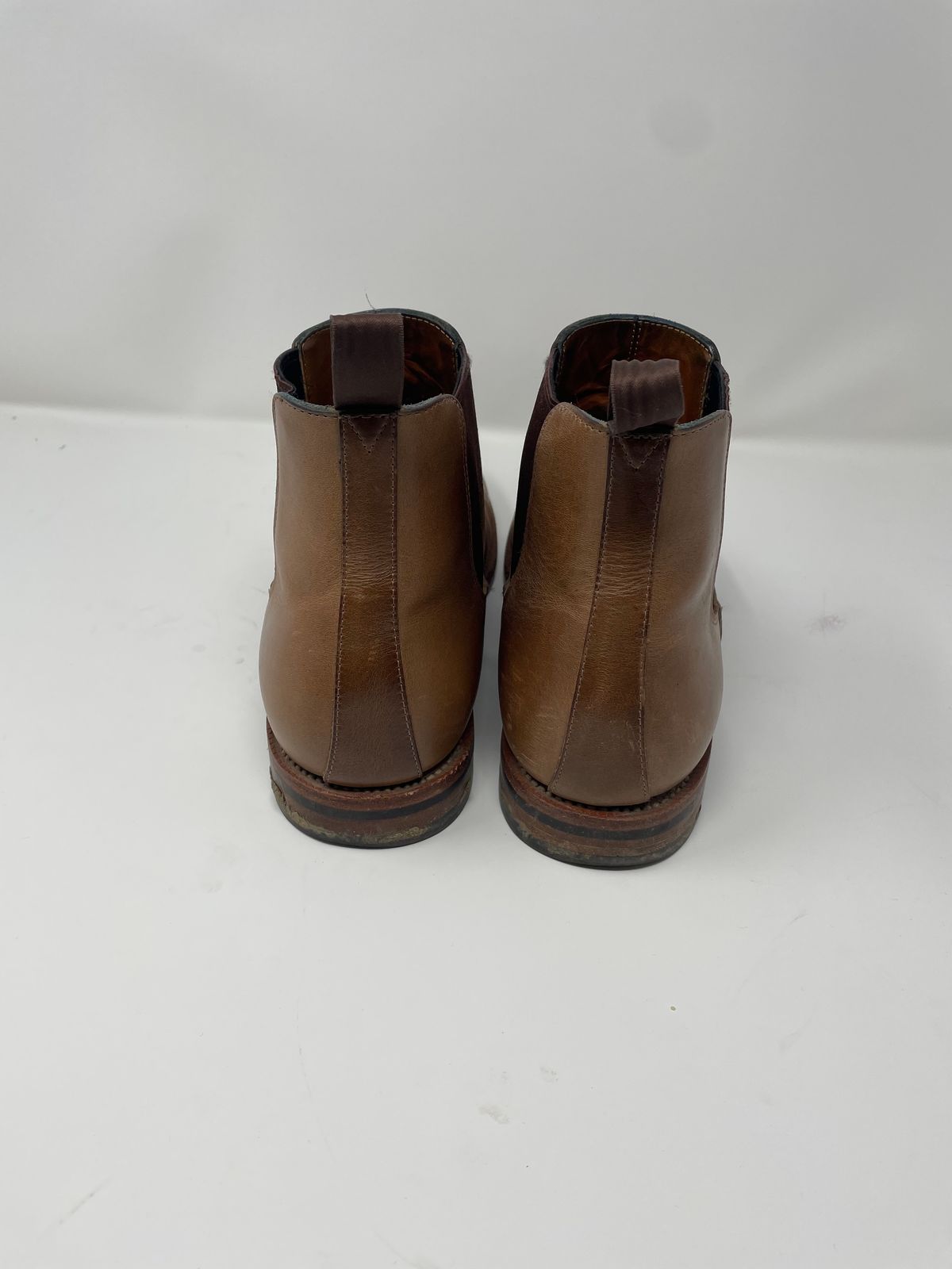 Photo by GeneParmPrivateEye on December 6, 2022 of the Grant Stone Chelsea Boot in Horween Natural Chromexcel.