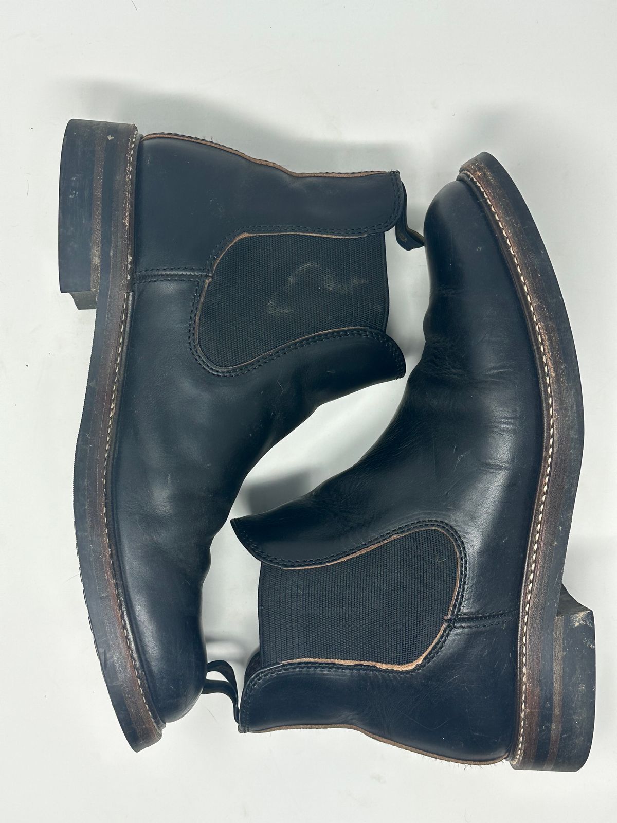Photo by GeneParmPrivateEye on November 5, 2023 of the John Lofgren Chelsea Boots in Horween Black Chromexcel.