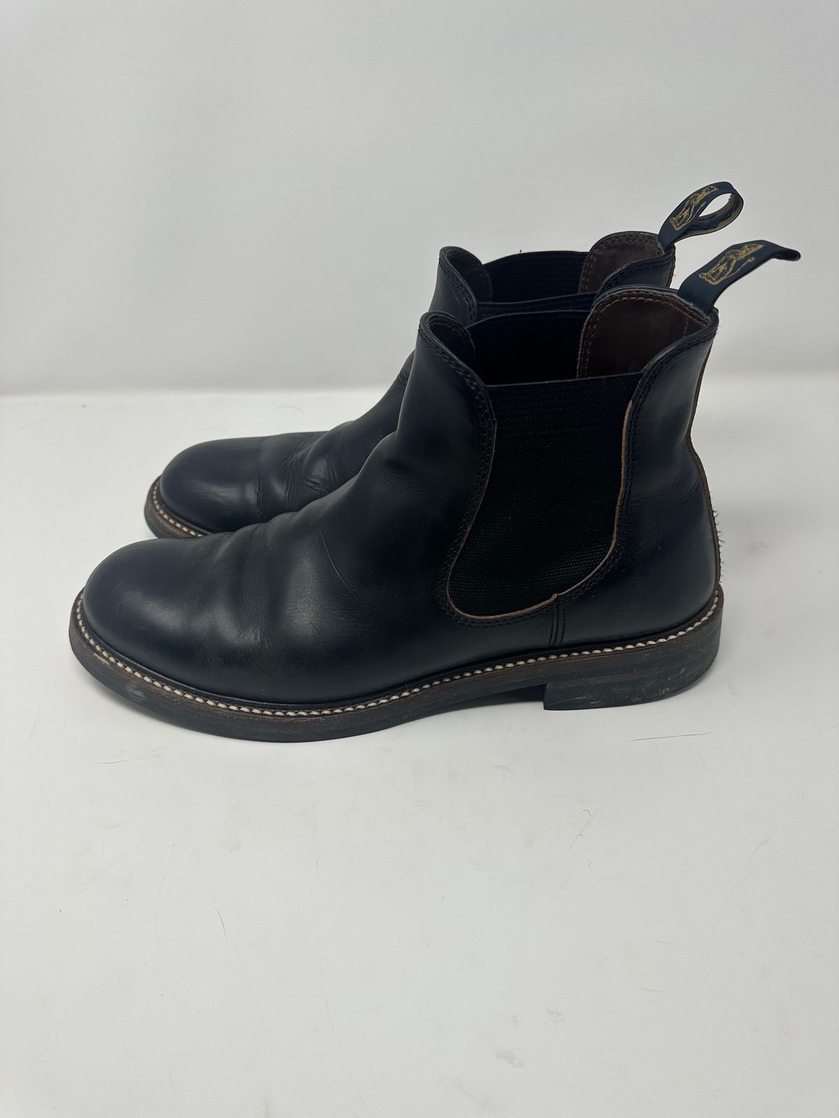 Photo by GeneParmPrivateEye on November 5, 2023 of the John Lofgren Chelsea Boots in Horween Black Chromexcel.