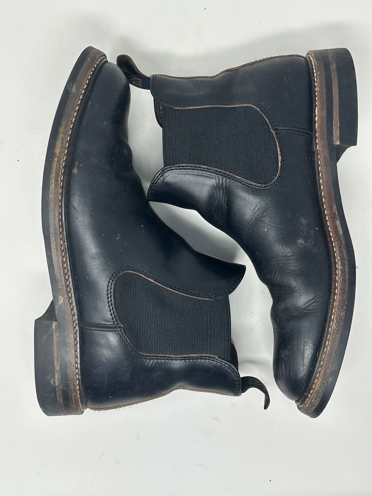 Photo by GeneParmPrivateEye on December 5, 2023 of the John Lofgren Chelsea Boots in Horween Black Chromexcel.