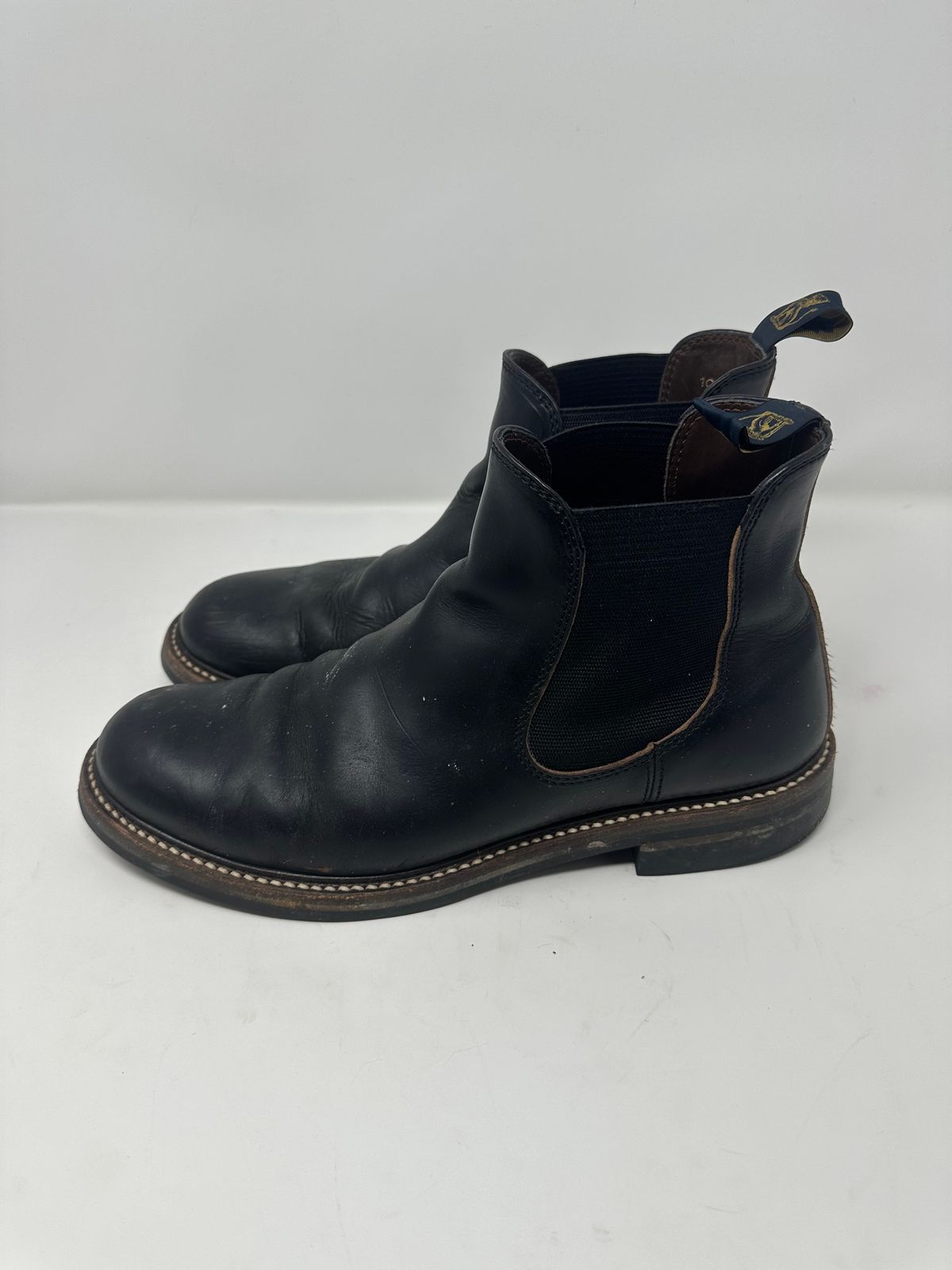 Photo by GeneParmPrivateEye on December 5, 2023 of the John Lofgren Chelsea Boots in Horween Black Chromexcel.