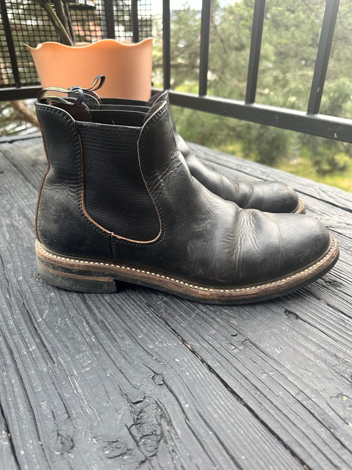 Photo by GeneParmPrivateEye on April 1, 2024 of the John Lofgren Chelsea Boots in Horween Black Chromexcel.