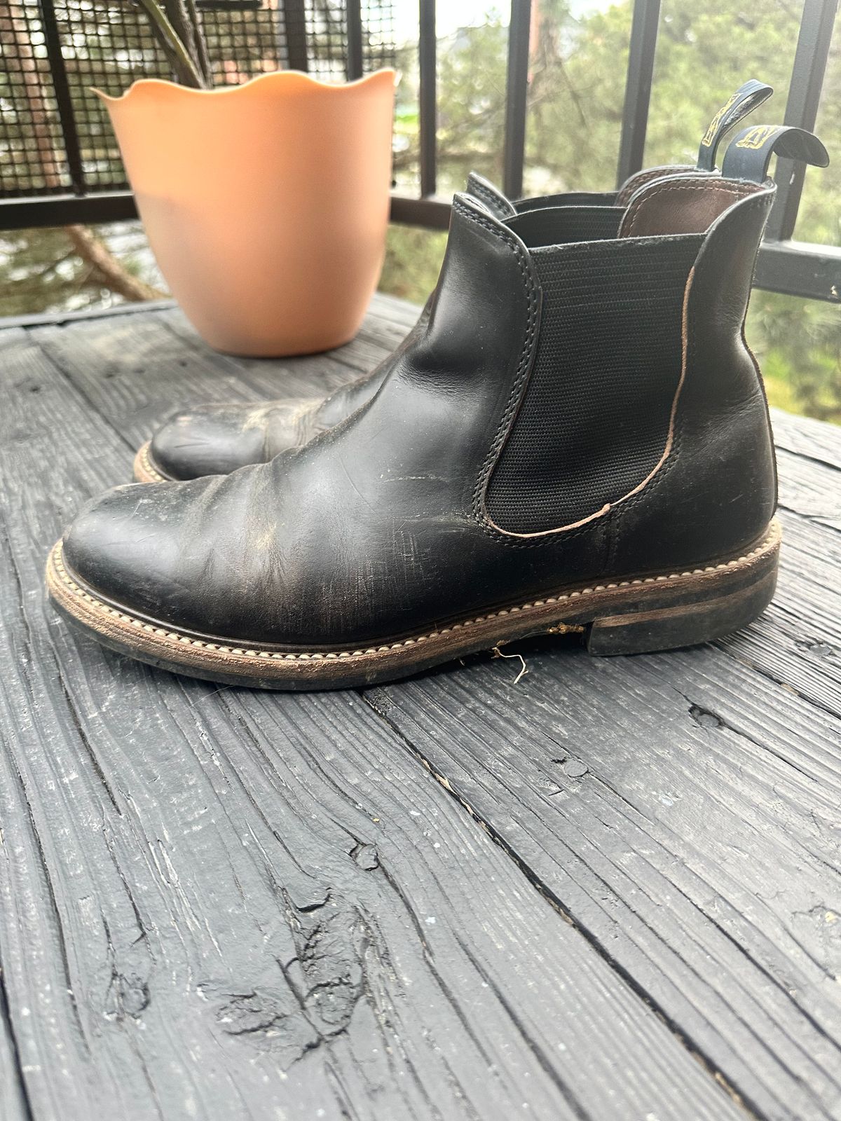 Photo by GeneParmPrivateEye on April 1, 2024 of the John Lofgren Chelsea Boots in Horween Black Chromexcel.