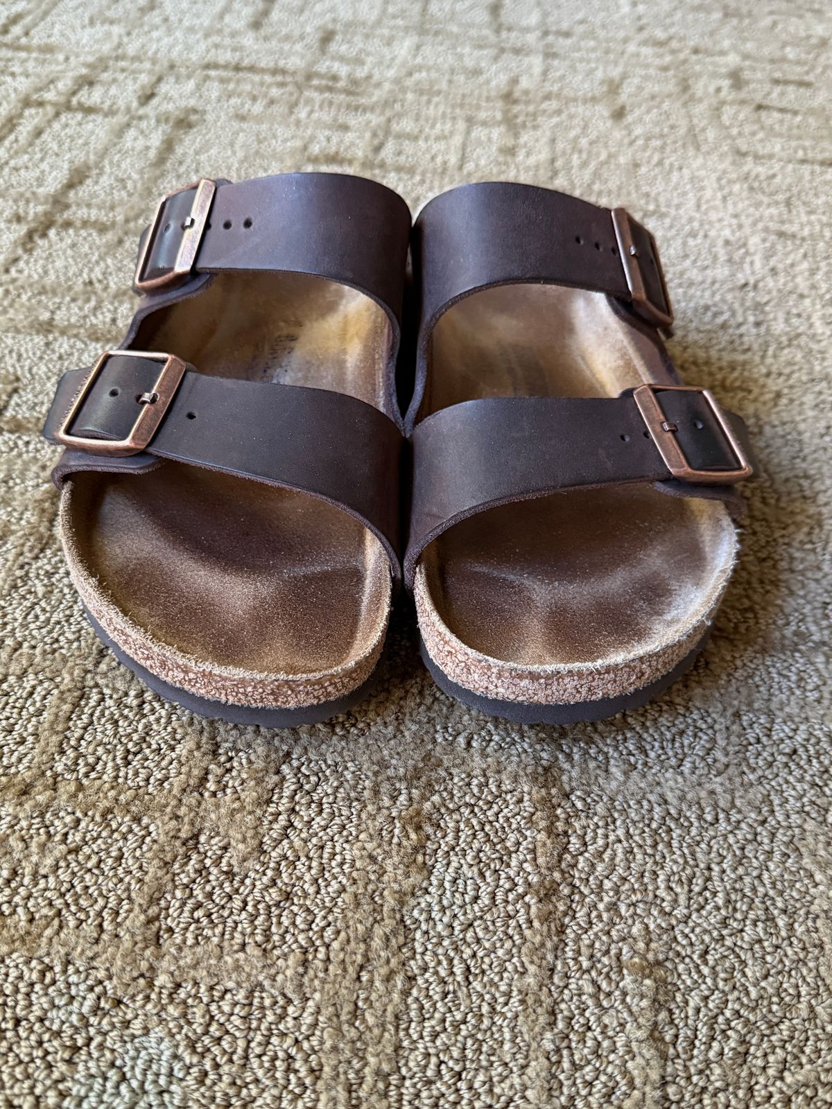 Photo by flyingdutchess on October 5, 2025 of the Birkenstock Arizona in Habana Oiled Leather.