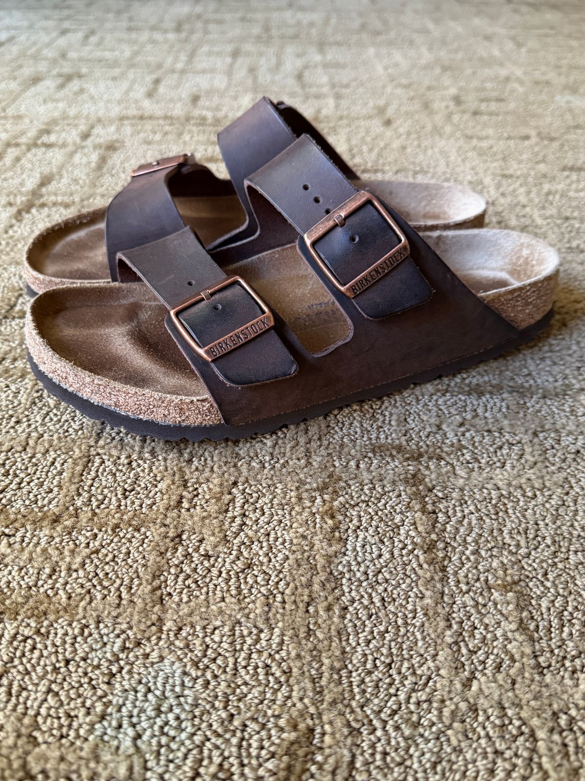 Photo by flyingdutchess on October 5, 2025 of the Birkenstock Arizona in Habana Oiled Leather.