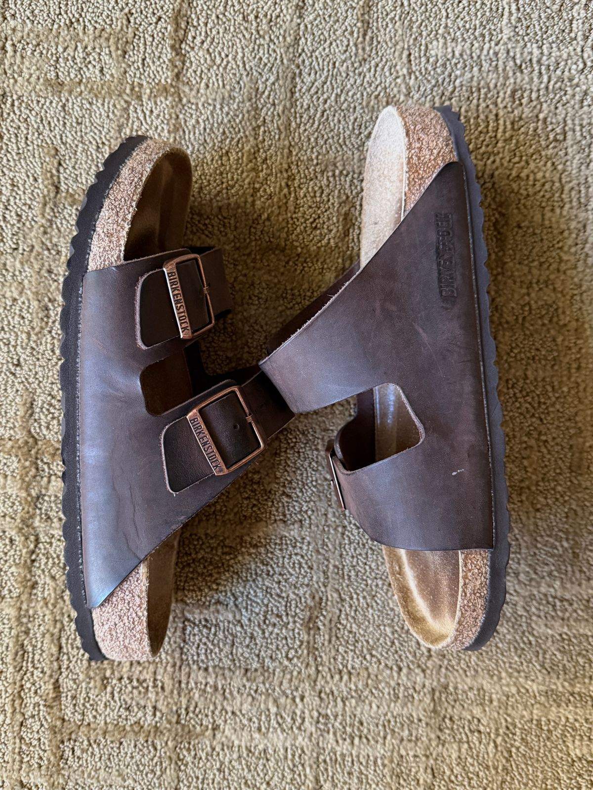 Photo by flyingdutchess on October 5, 2025 of the Birkenstock Arizona in Habana Oiled Leather.