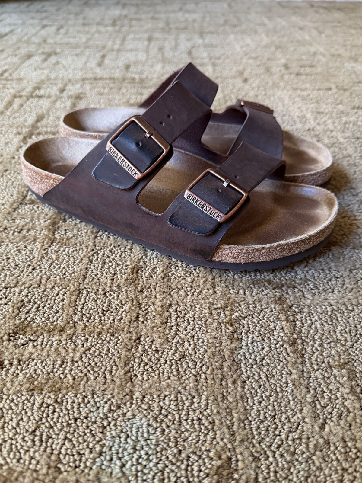 Photo by flyingdutchess on October 5, 2025 of the Birkenstock Arizona in Habana Oiled Leather.