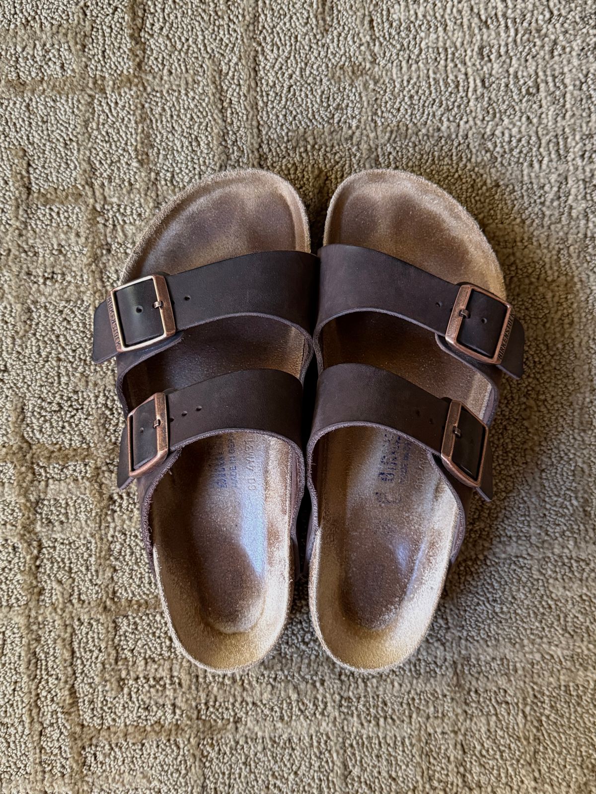 Photo by flyingdutchess on October 5, 2025 of the Birkenstock Arizona in Habana Oiled Leather.