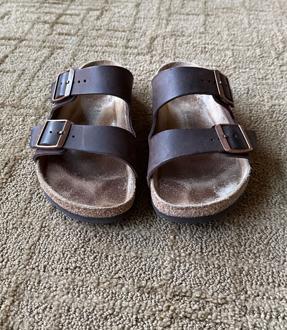 Photo by flyingdutchess on November 5, 2025 of the Birkenstock Arizona in Habana Oiled Leather.