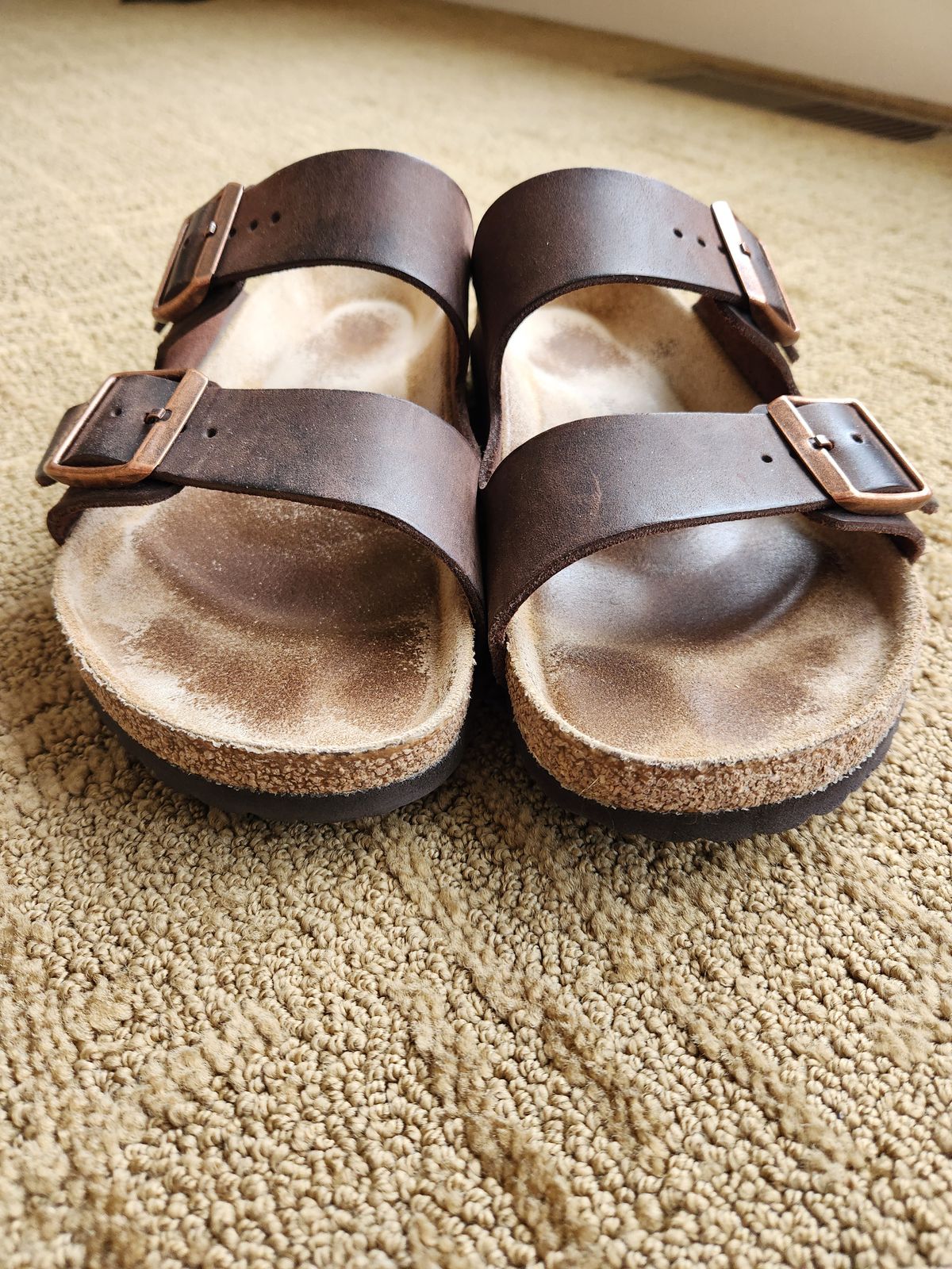 Photo by flyingdutchess on December 5, 2025 of the Birkenstock Arizona in Habana Oiled Leather.