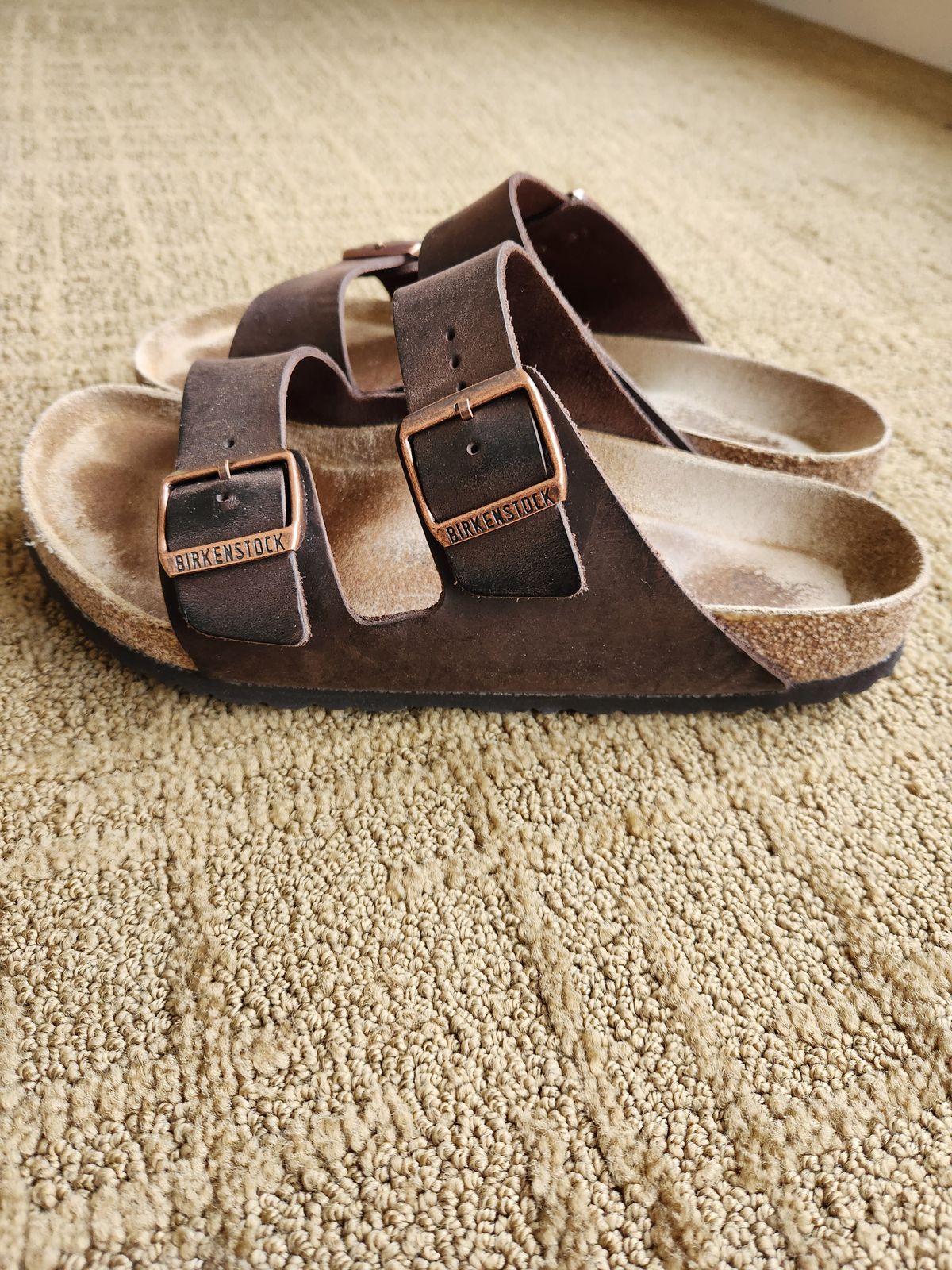 Photo by flyingdutchess on December 5, 2025 of the Birkenstock Arizona in Habana Oiled Leather.