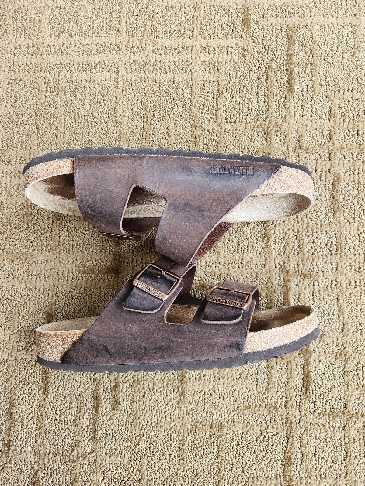 Photo by flyingdutchess on December 5, 2025 of the Birkenstock Arizona in Habana Oiled Leather.