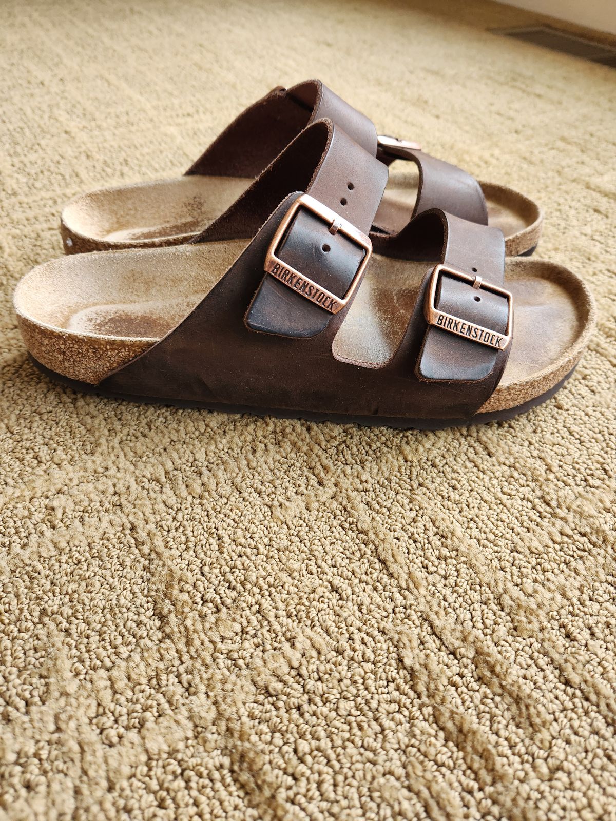 Photo by flyingdutchess on December 5, 2025 of the Birkenstock Arizona in Habana Oiled Leather.