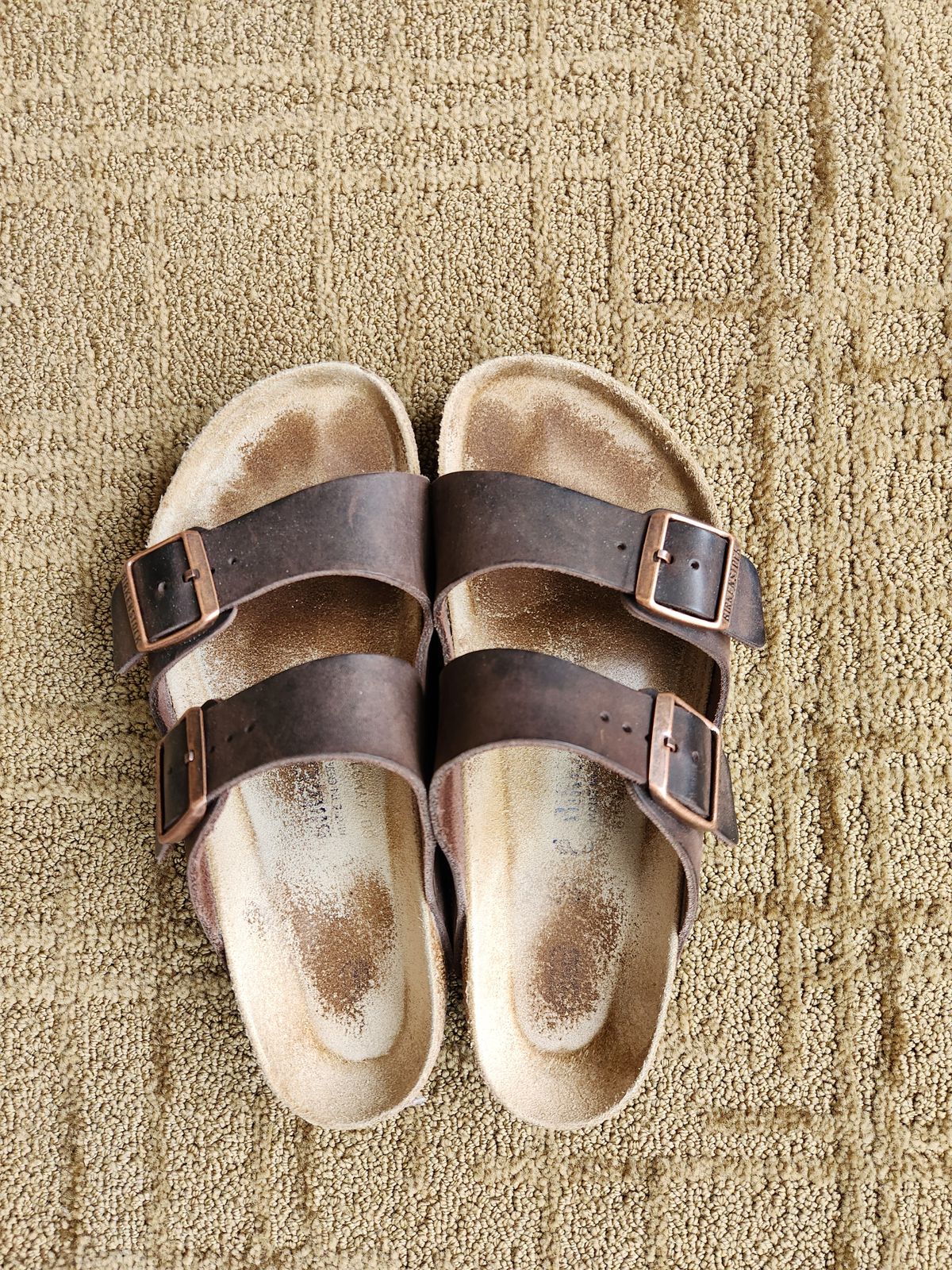 Photo by flyingdutchess on December 5, 2025 of the Birkenstock Arizona in Habana Oiled Leather.