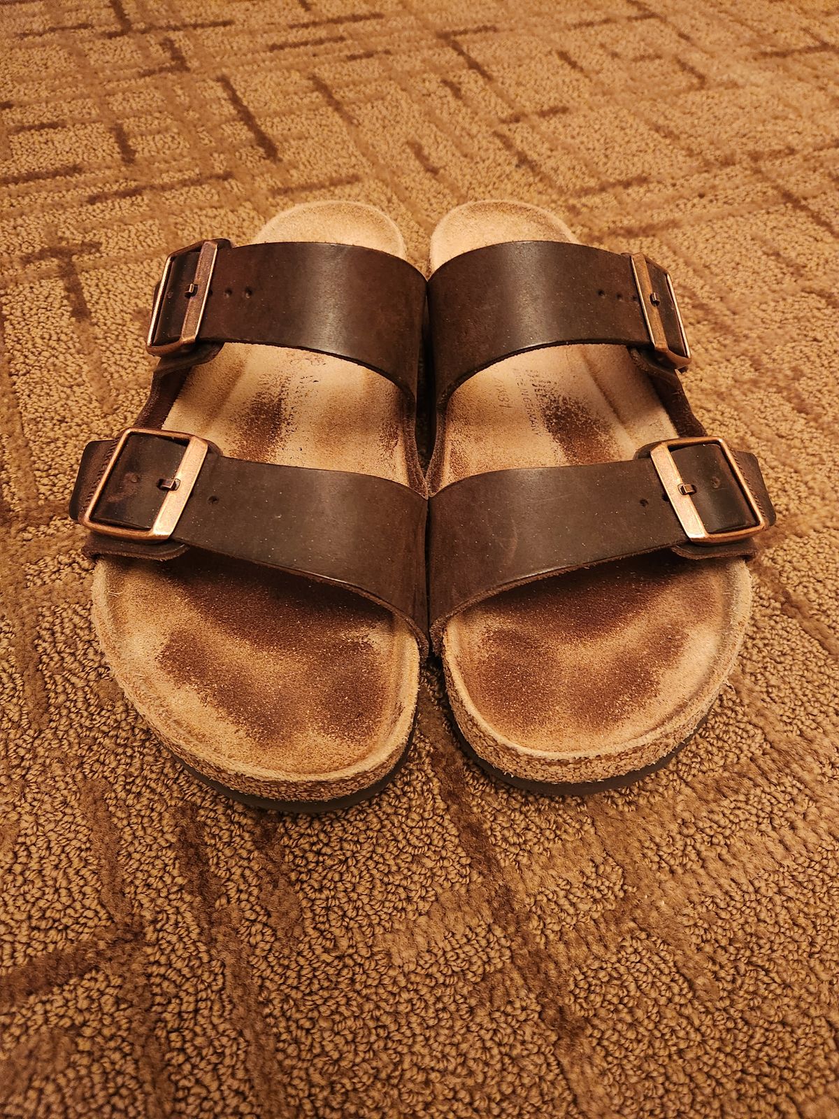 Photo by flyingdutchess on January 6, 2026 of the Birkenstock Arizona in Habana Oiled Leather.
