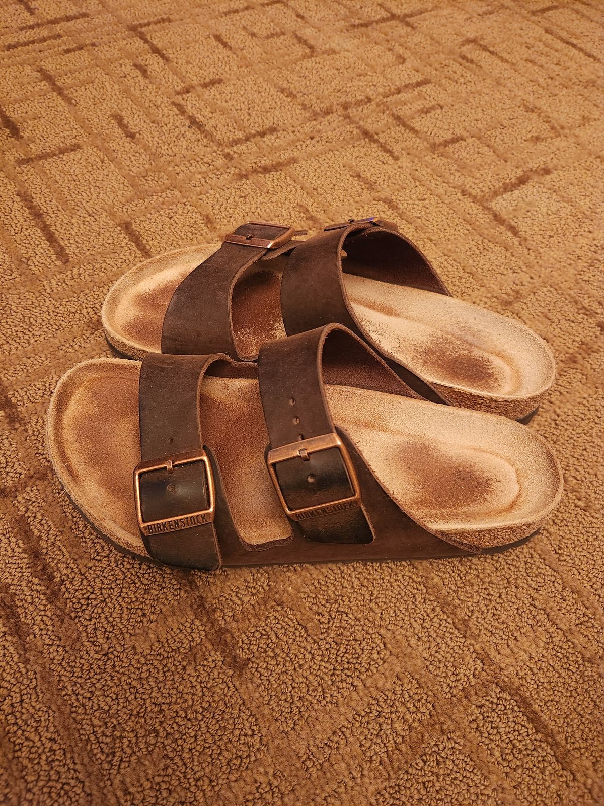 Photo by flyingdutchess on January 6, 2026 of the Birkenstock Arizona in Habana Oiled Leather.