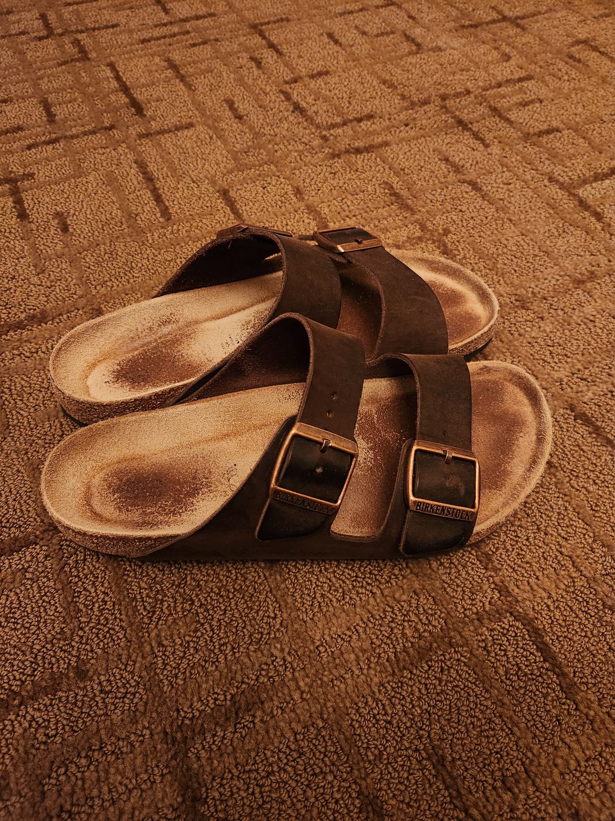 Photo by flyingdutchess on January 6, 2026 of the Birkenstock Arizona in Habana Oiled Leather.
