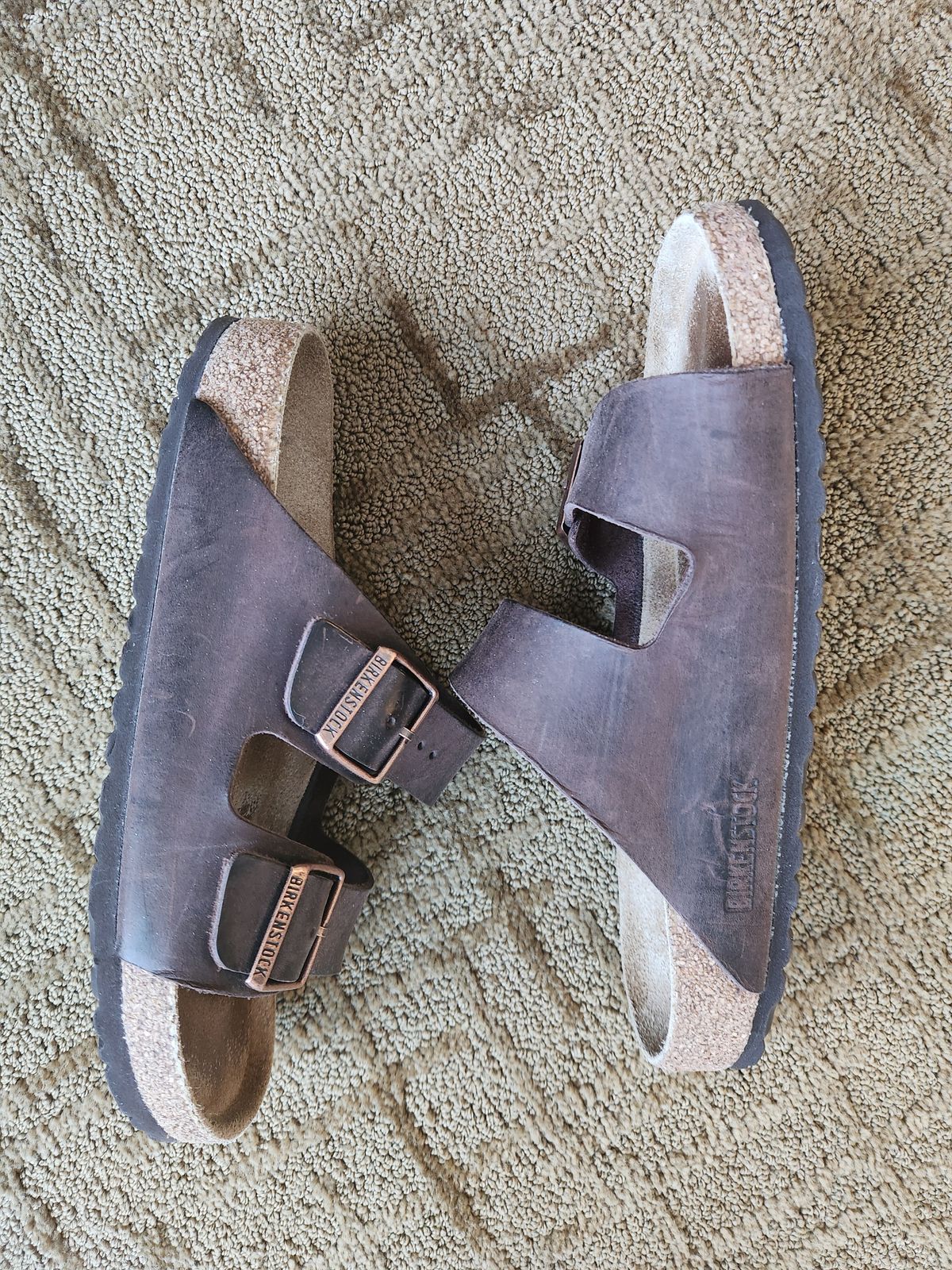 Photo by flyingdutchess on February 4, 2026 of the Birkenstock Arizona in Habana Oiled Leather.